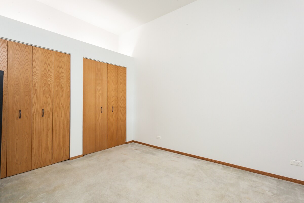 Building Photo - 910 S Michigan Ave