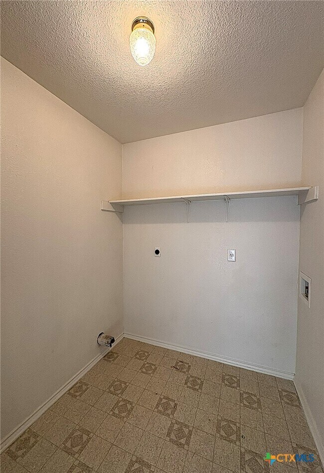 Building Photo - 4302 Sylvia Dr