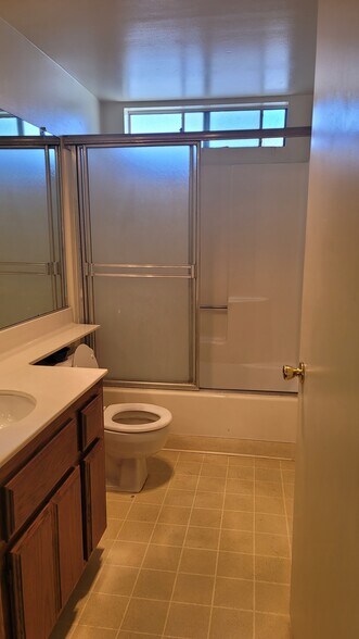 Building Photo - 1704 S Pacific Ave