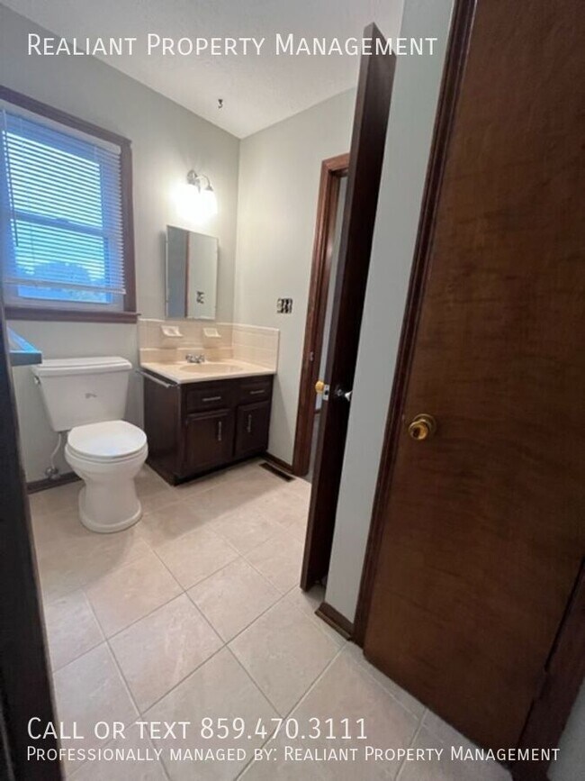 Building Photo - 118 Robin Rd