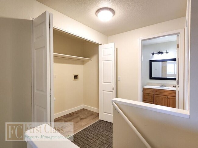Building Photo - 3022 SE 38th Ct