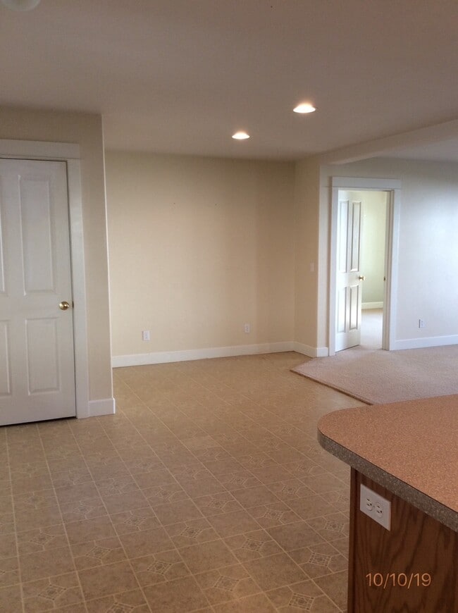 Building Photo - 1511 Burrows Ct