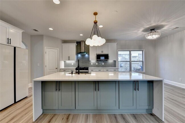 Building Photo - 4032 Ridge Grove Way