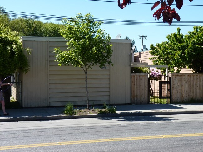 Building Photo - 8805 14th Ave S