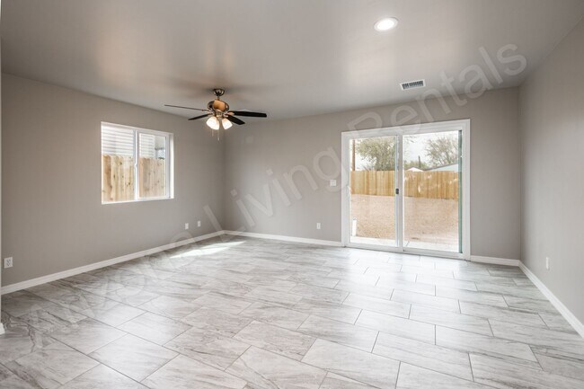 Building Photo - 2185 E Butler Ave