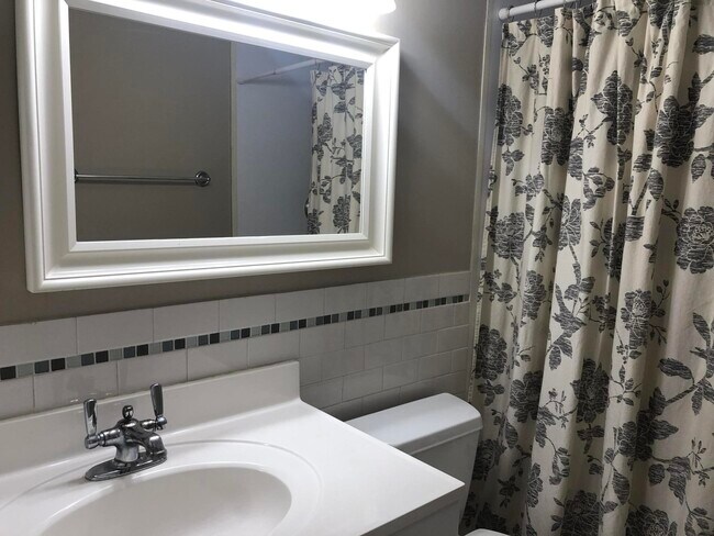 Building Photo - 698 NE Spanish River Blvd