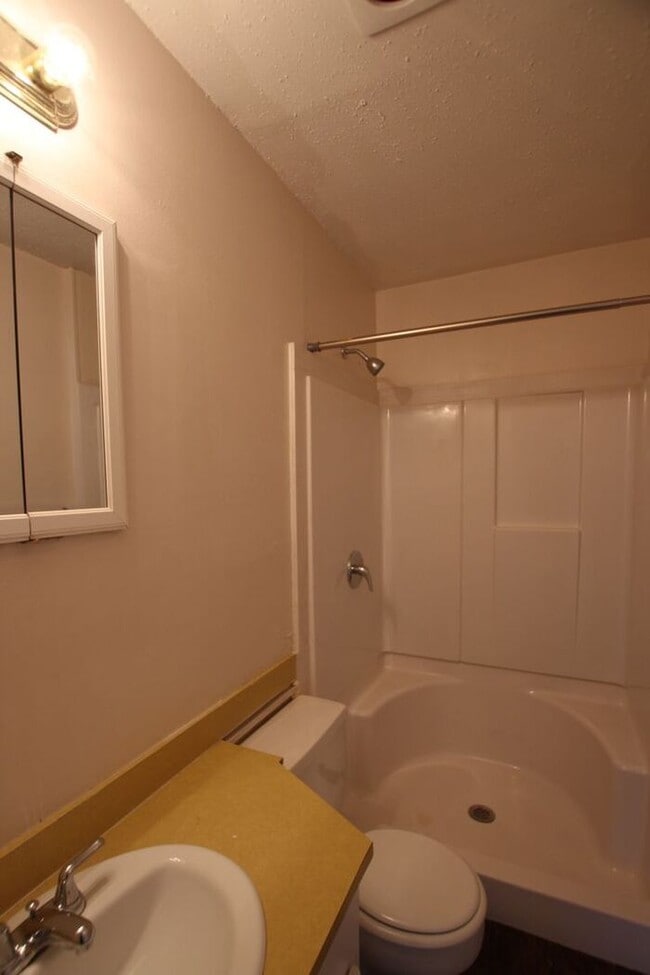 Building Photo - Available Now! 3 bedroom 2.5 bath townhome...