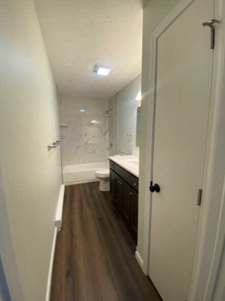 Building Photo - 245 E Main St