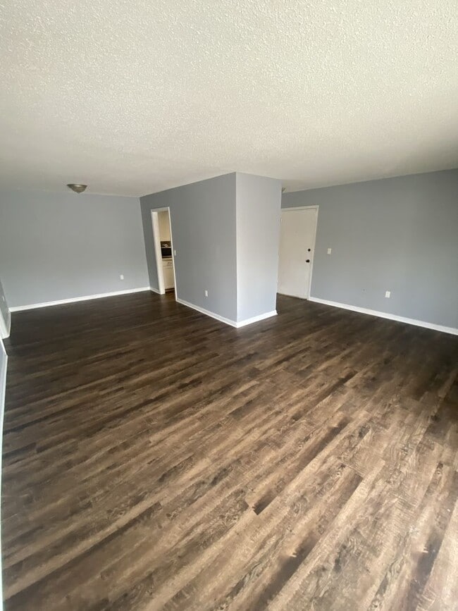 Building Photo - Spacious three bedroom condo