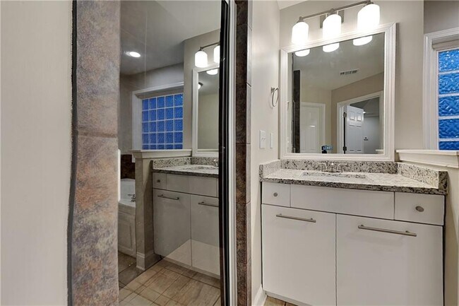 Building Photo - 4915 Wycliffe Dr SW