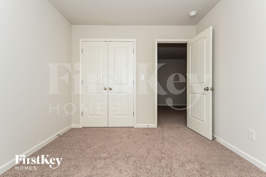 Building Photo - 152 Daisy Cir