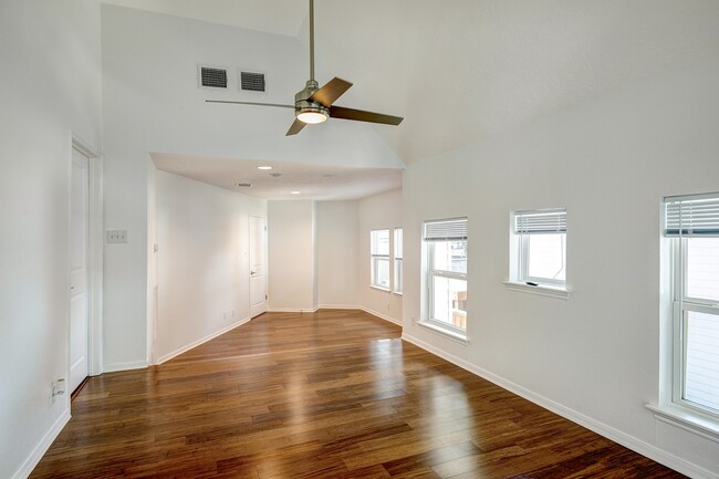 Building Photo - 1020 Heights Blvd