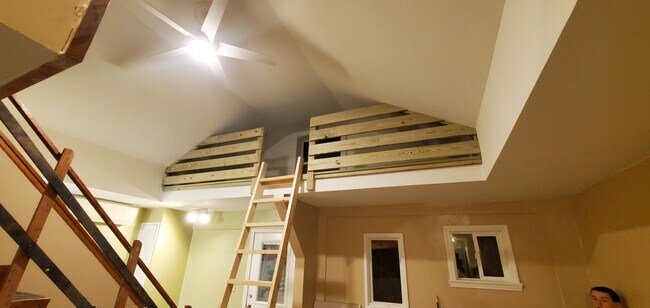 Building Photo - 6 Canaan St