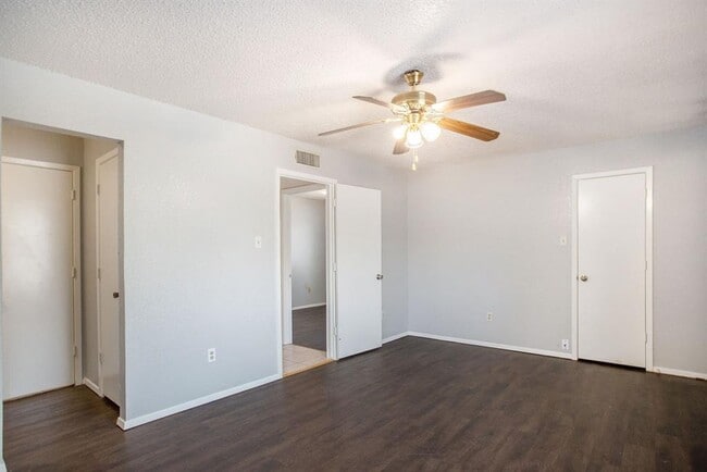 Building Photo - 3710 Hulen Park Cir