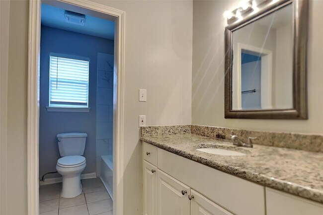 Building Photo - 13906 Rosetta Dr