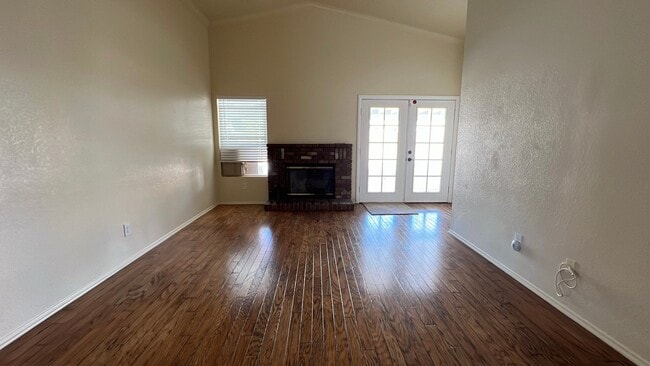 Building Photo - East Lancaster Home