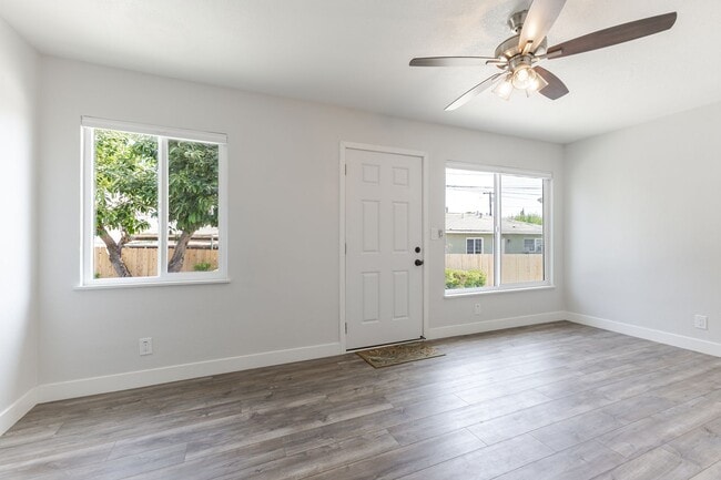 Building Photo - Fully Renovated 2BR/1BA Unit in Altadena –...