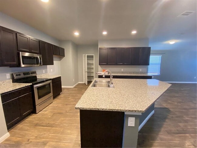 Building Photo - 321 Old Glory Trail