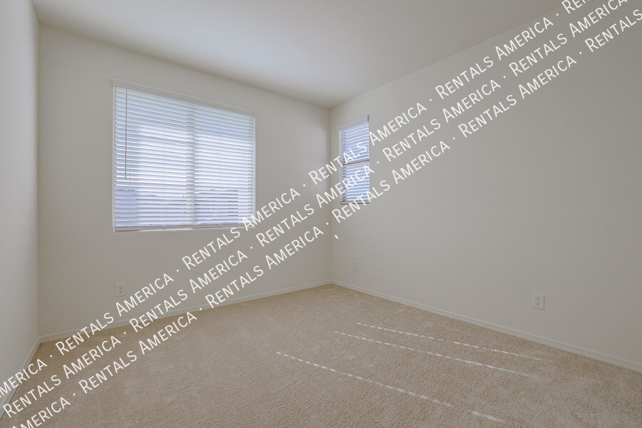 Building Photo - 10036 E Tiburon Ave