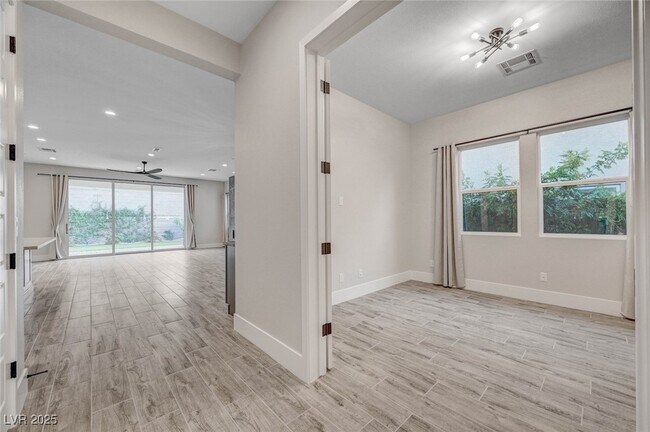 Building Photo - 3395 Stone View Ave