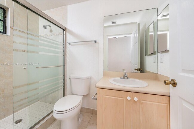 Building Photo - 2851 Riverside Dr