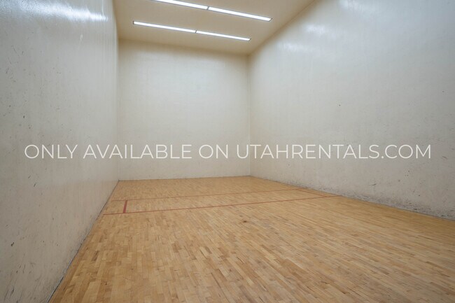 Building Photo - 1651 Hickory Ln