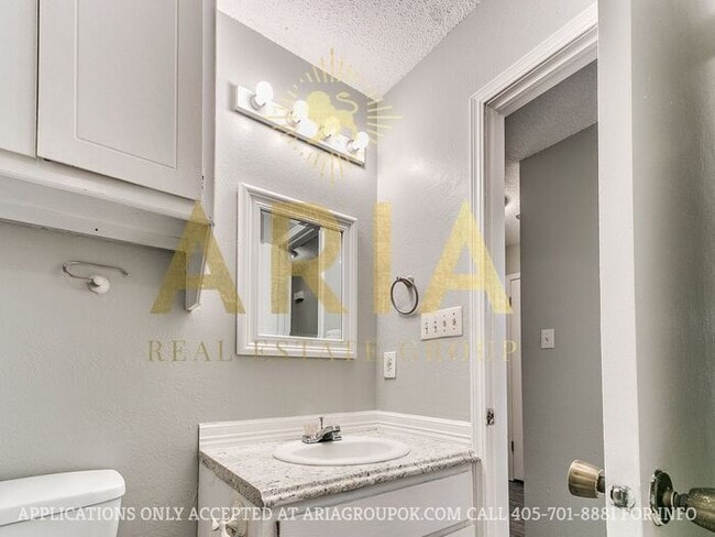 Building Photo - 3 Bed/1.5 Bath Duplex in West Norman! AVAI...