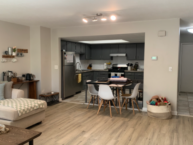 Building Photo - 1297 Gatwick Ct
