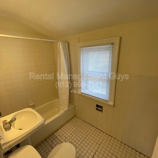 Building Photo - 3245 Russell Ave N