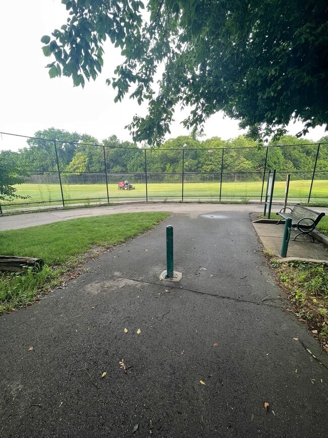 Building Photo - Sylvan Park!