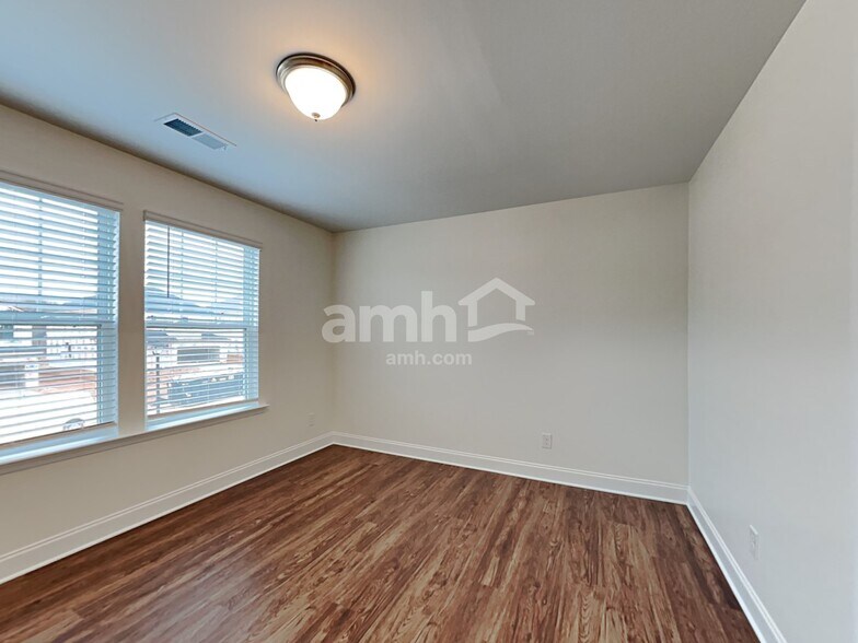 Building Photo - 113 Keyser Dr