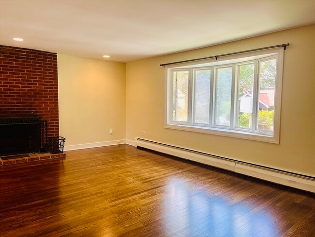 Building Photo - 181 Moss Hill Rd