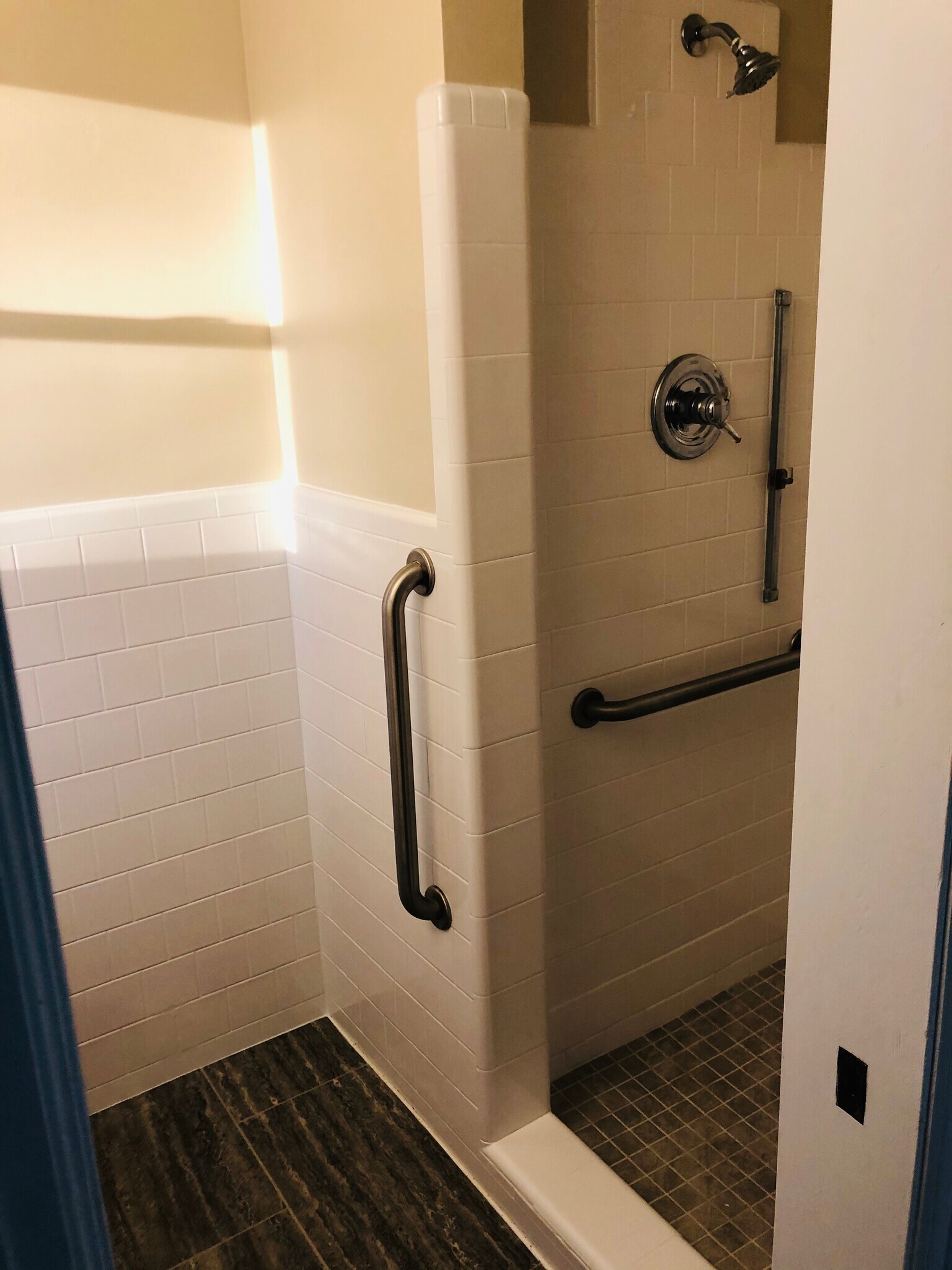 Primary Bath - 3220 Glenview Ave