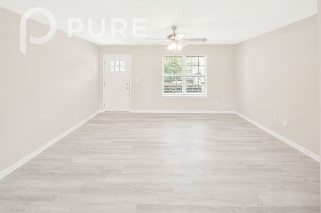 Building Photo - 4645 Esmeralda Drive