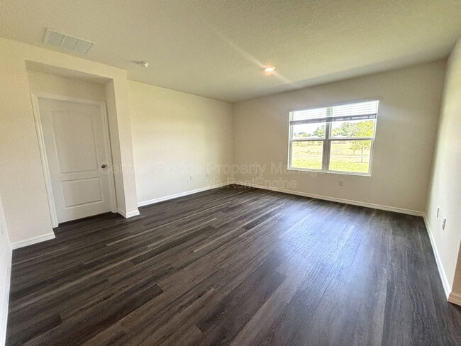 Building Photo - 5513 Hayloft Dr