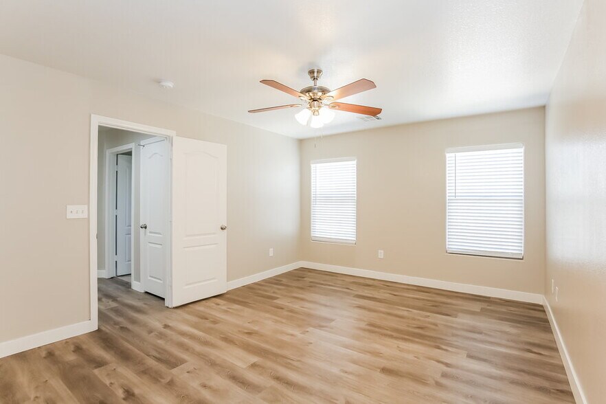 Building Photo - 2420 Cockatoo Dr