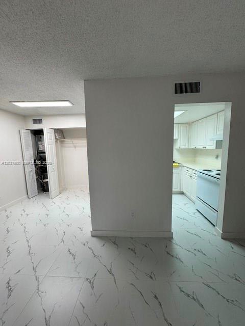 Building Photo - 8309 SW 142nd Ave