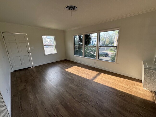 living room - 5607 Beck Ave