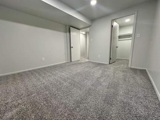Building Photo - 7488 Silver Cir