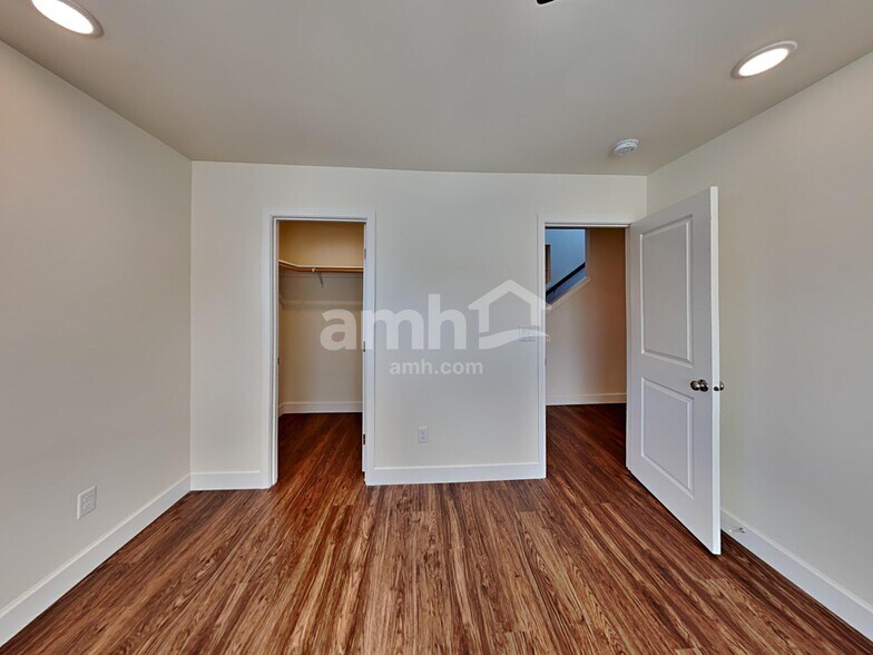 Building Photo - 33047 Lookout Ln