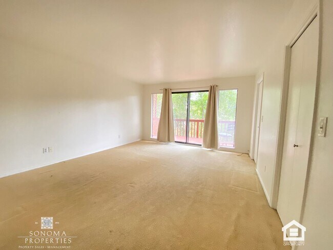 Building Photo - 3+ Bedroom / 2 Bathroom Home with Sunroom & Beautiful Views