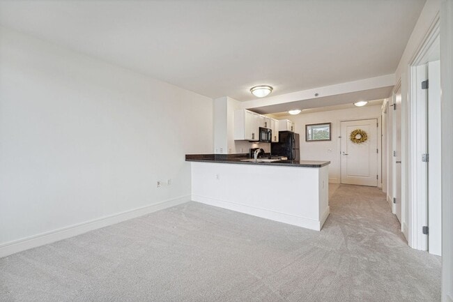 Building Photo - Concierge Building! Available Now! Electri...