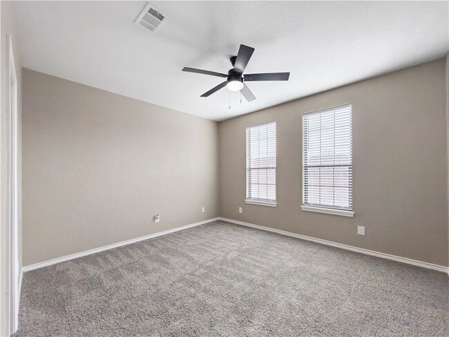 Building Photo - 1305 W Villa Maria Rd