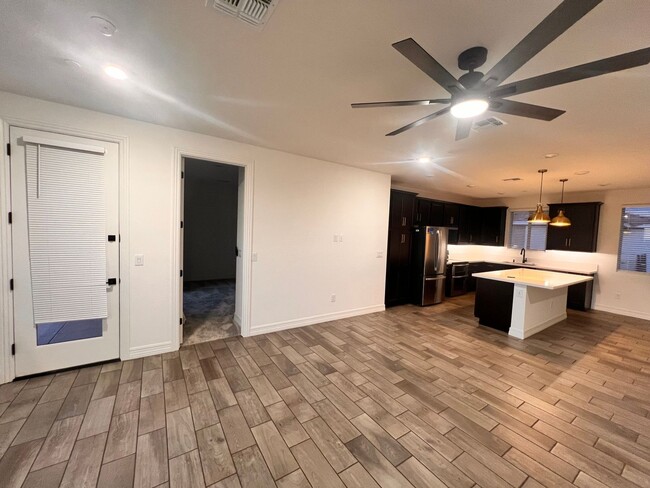 Building Photo - Charming 2BR Condo in Phoenix