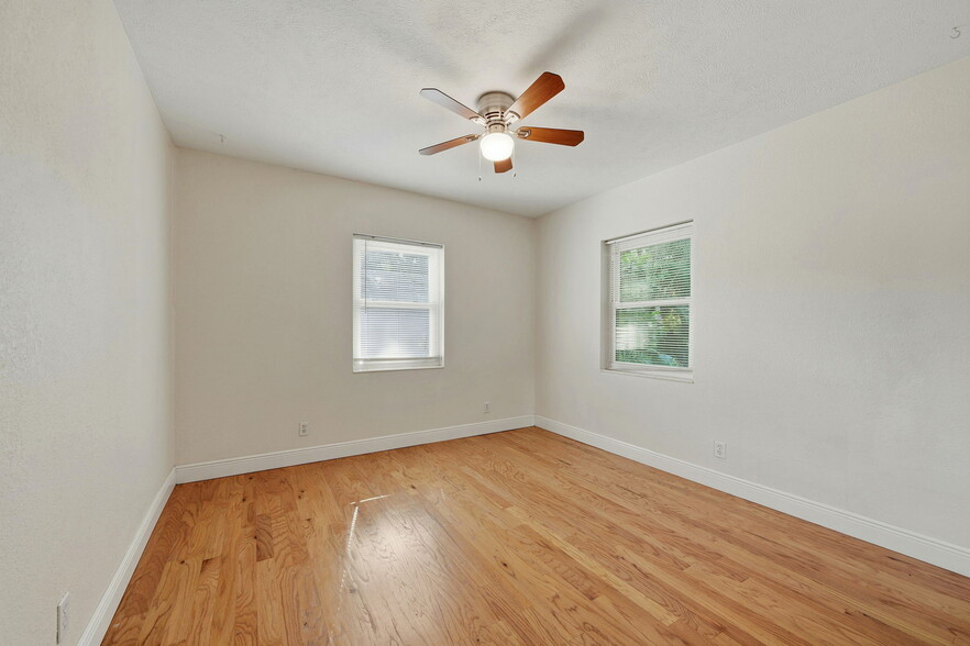 Building Photo - 2701 S Manhattan Ave