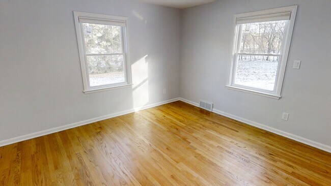 Building Photo - 1801 Cayuga Pl
