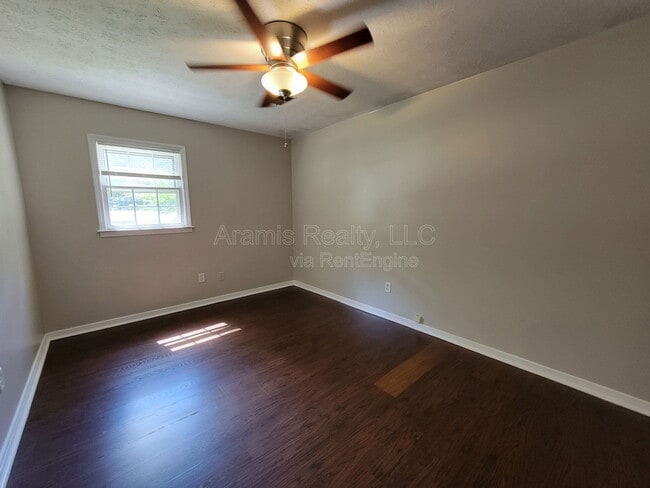 Building Photo - 2506 Windmere Dr NW