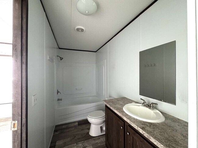 Building Photo - 16206 Wood Dr