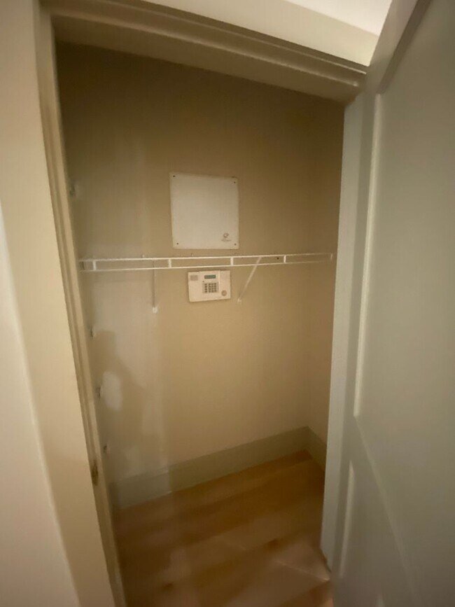 Building Photo - Beautiful 2 Bed 2 Bath loft Apartment W/D ...