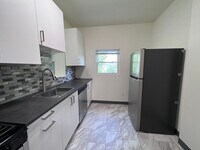 Building Photo - Updated 4BR 1.5 bath home with rear parking!